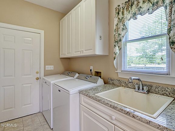 5th image of 214 Satara Dr