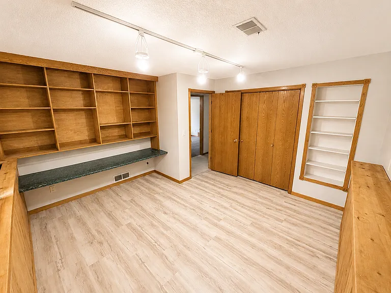 614 Pine St — Photo 12