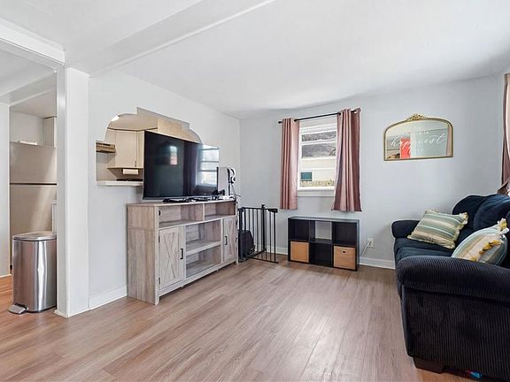 4th image of 656 43rd St