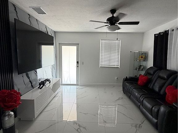 5th image of 339 W Trinidad Ave
