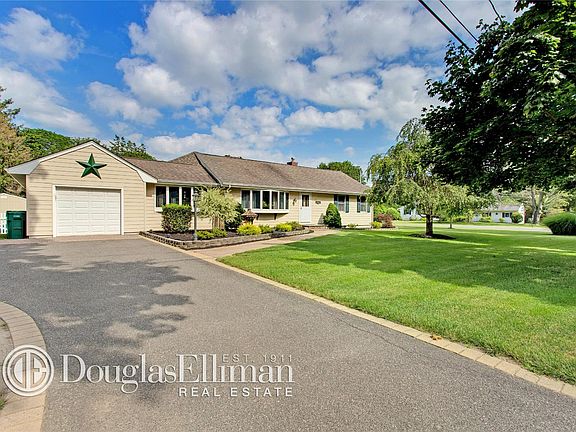 3rd image of 165 Parkway
