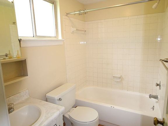 5th image of 603 Ashland Ter APT 4