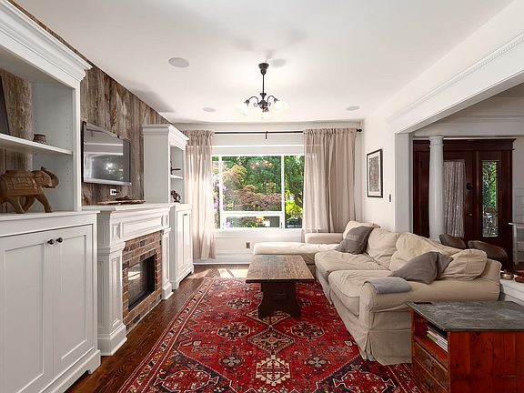 3rd image of 1859 Napier St