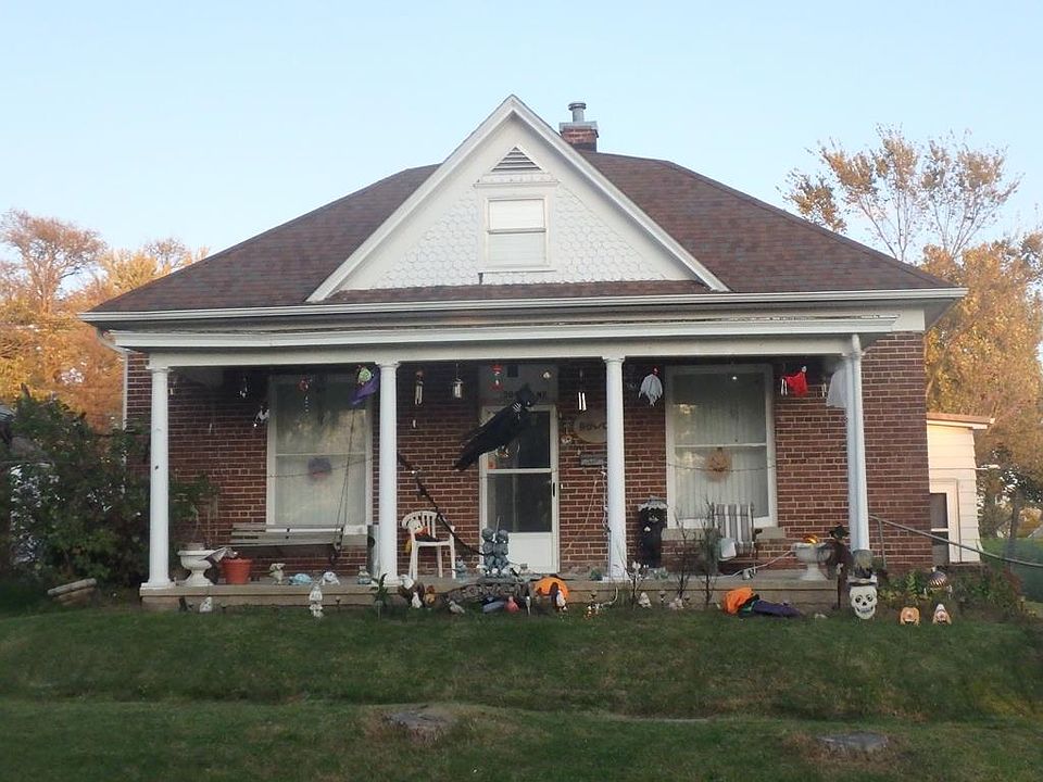 1st image of 304 N 2nd St
