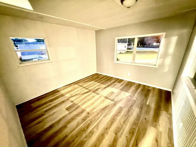 Green Oaks Manor — Photo 9