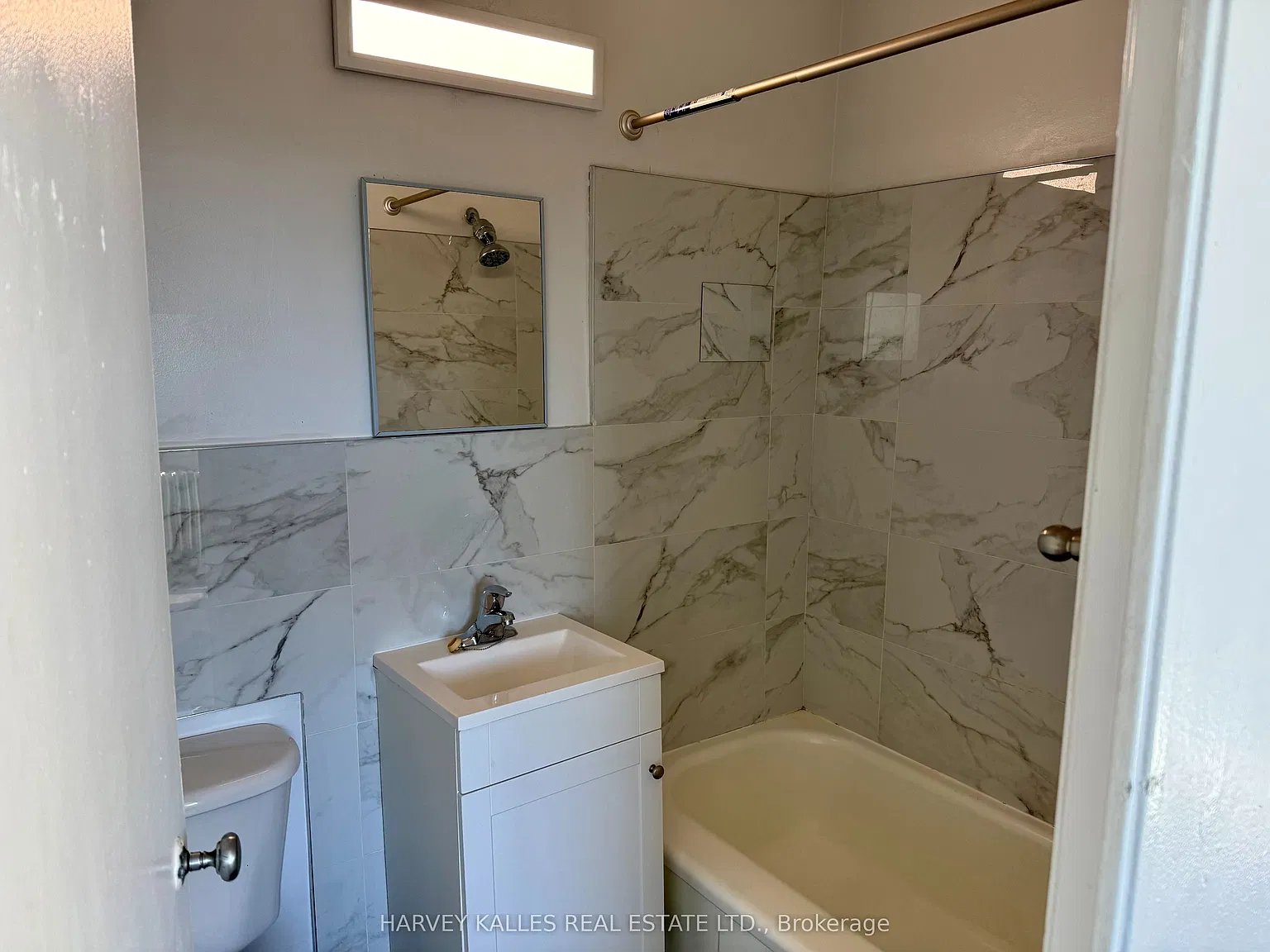 1582 Bathurst St — Photo 4