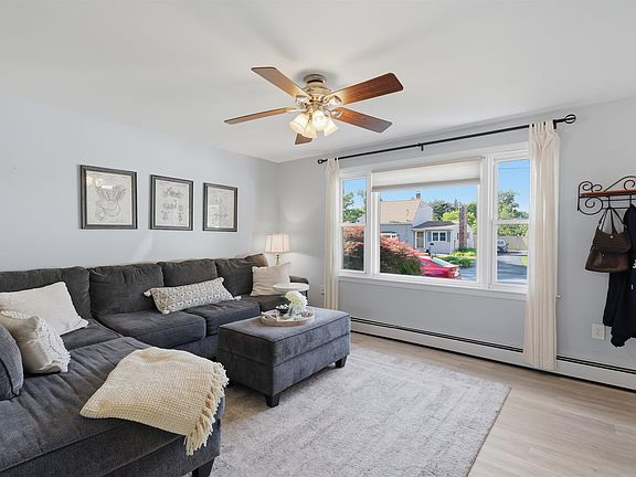 4th image of 37 W Glenwood Street