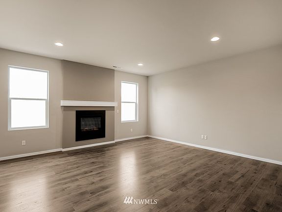 3rd image of 2917 Cassius Street NE #306