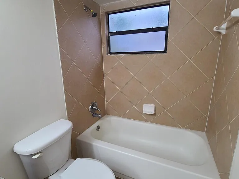 1547 Lake Crystal Dr #A — Photo 15