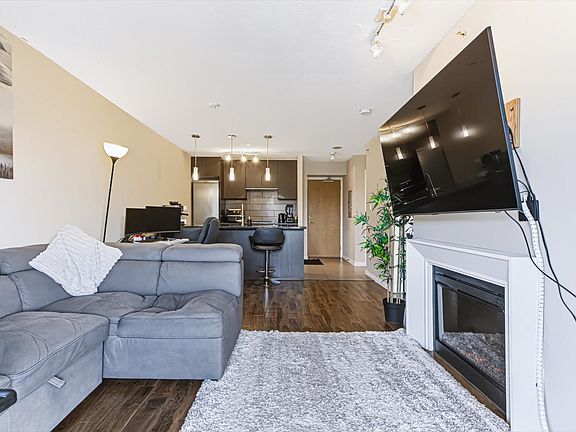 5th image of 2982 Burlington Dr #1006