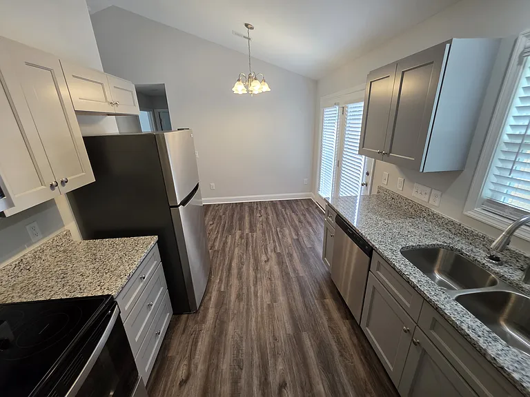 318 Fox St — Photo 10