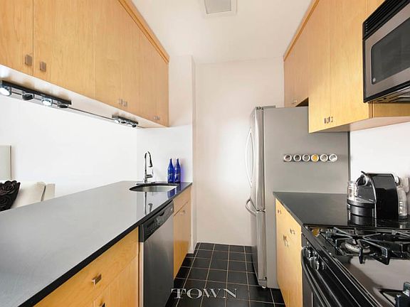 4th image of 250 S End Ave APT 3H