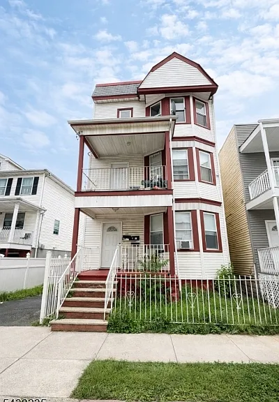 420 Jelliff Ave — Photo 1