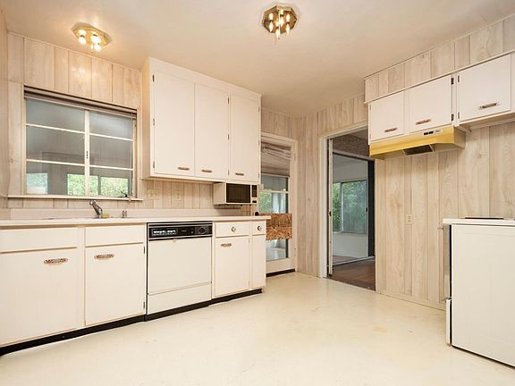 5th image of 1774 Hampton Ave