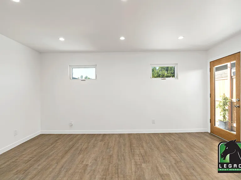 1124 W 49th St #1/2 — Photo 9