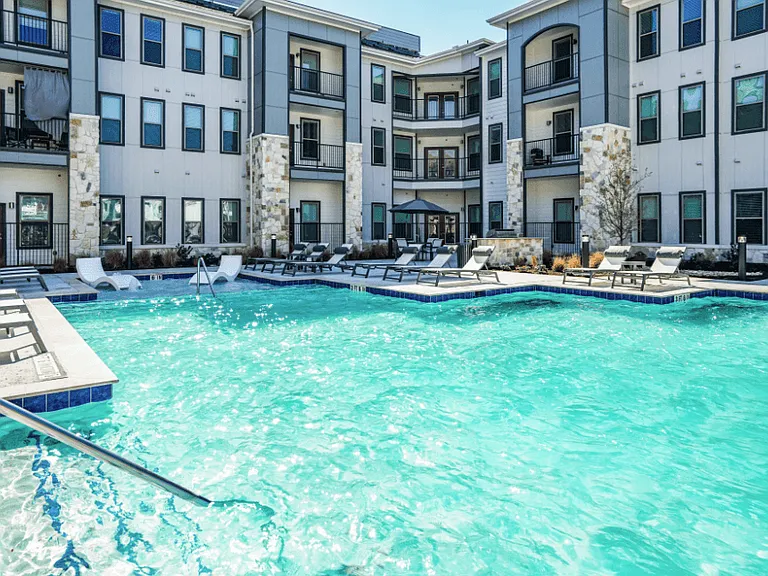 The Grand at Manor Apartments — Photo 1