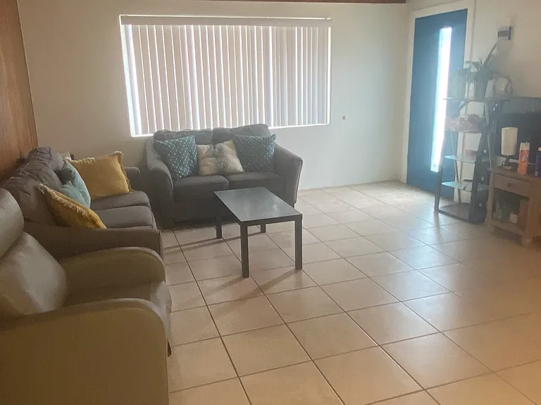 2552 E Copper St — Photo 2