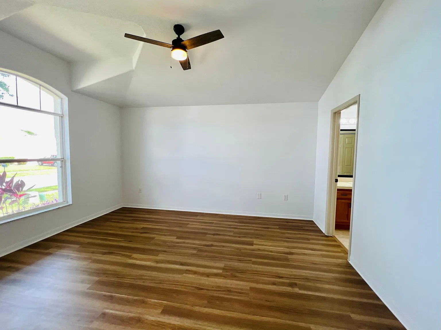 4 bed, 1662 sqft, $2,695 — Photo 3