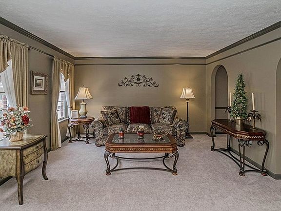 3rd image of 88 Hilltop Ct