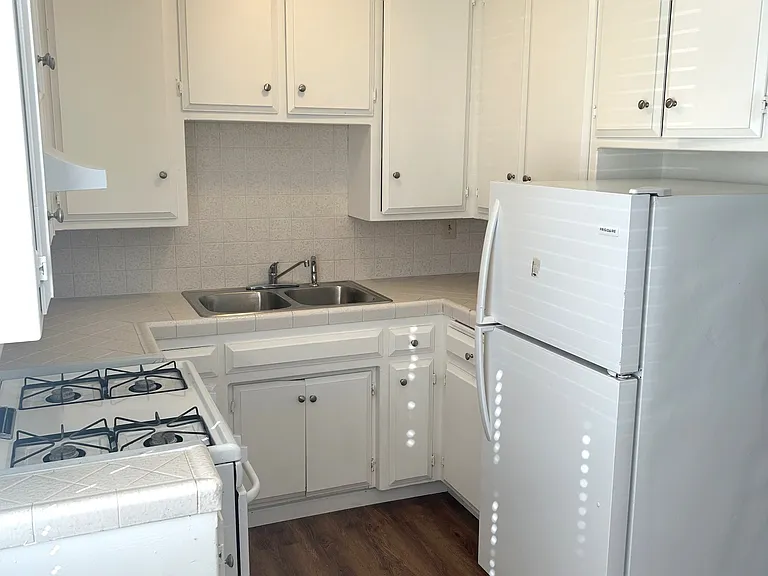 811 Taylor St #7 — Photo 7