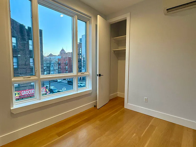 557 Midwood St #3A — Photo 12