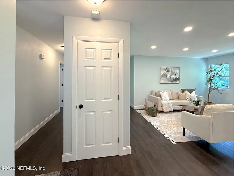 10135 Lakeview Rd W — Photo 4