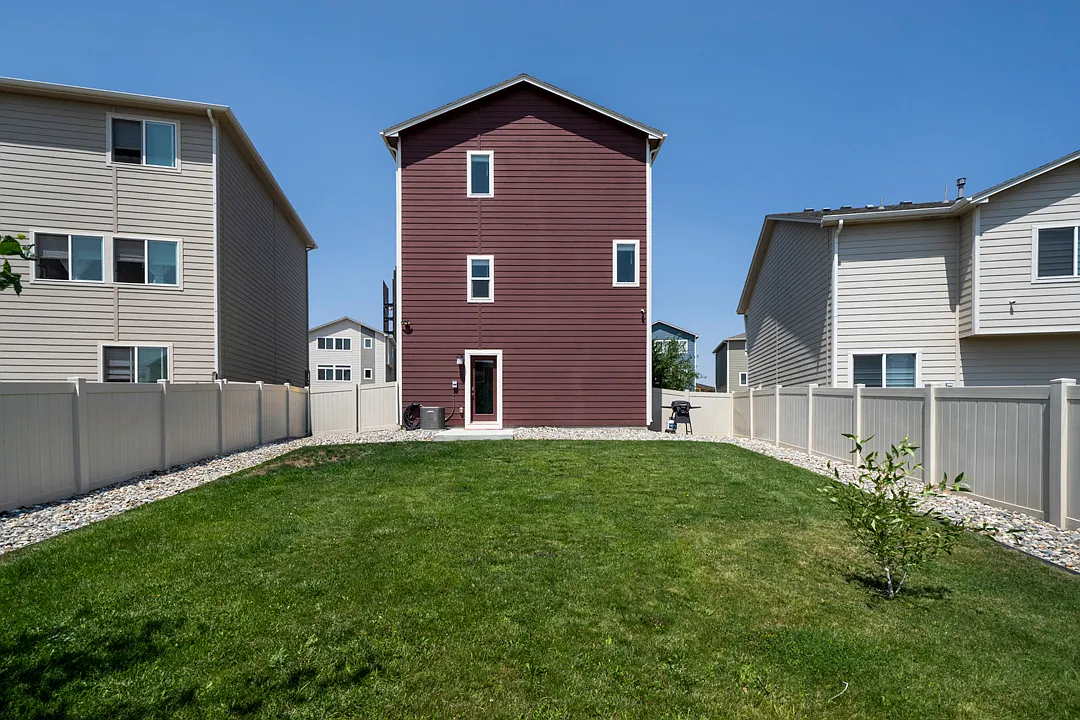 3 bed, 2.5 bath, 1739 sqft, $2,350 — Photo 4