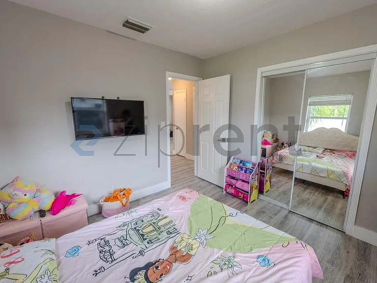 Bedroom #1