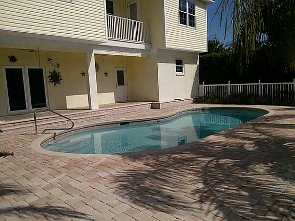 3rd image of 323 Bahia Vista Dr