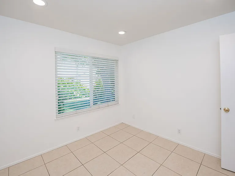 4395 Avenida De Las Flores — Photo 16