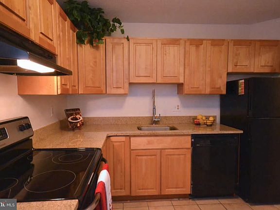 3rd image of 607 Center St APT 103