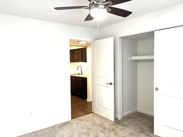 Charter Oaks Apartments — Photo 122
