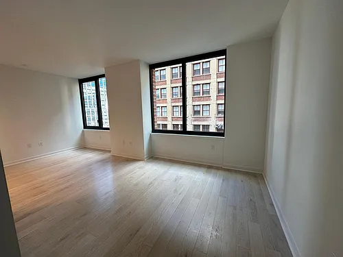 151 Bay St Photo 1