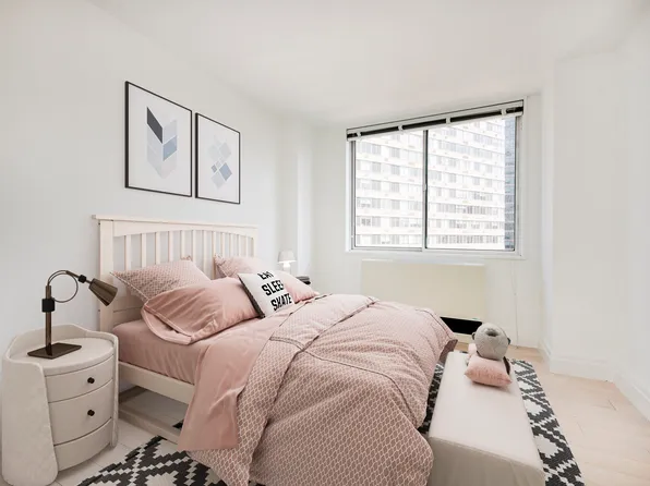 429 East 52nd Street image 4 of 13