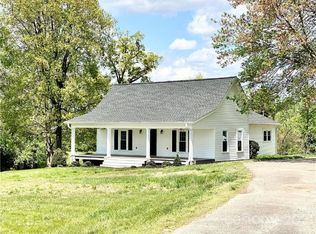 101 Hendren Ln, Hiddenite, NC 28636