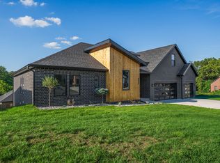 1605 E Silo Ridge Dr, Ozark, MO 65721