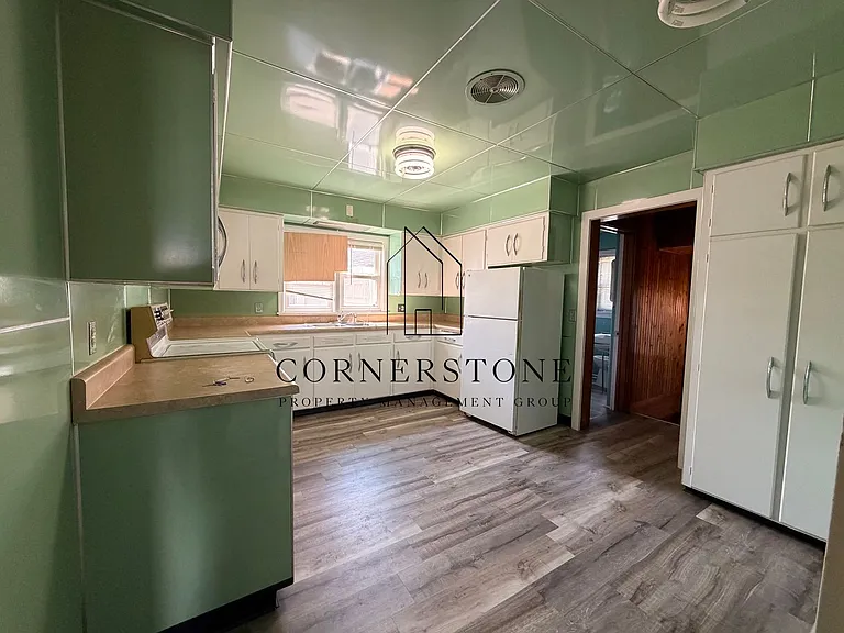 112 E Court St — Photo 5