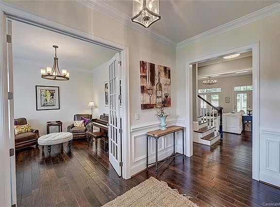 5th image of 1053 Wessington Manor Ln