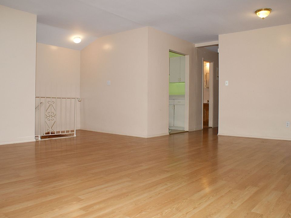 1st image of 11307 169th St #2
