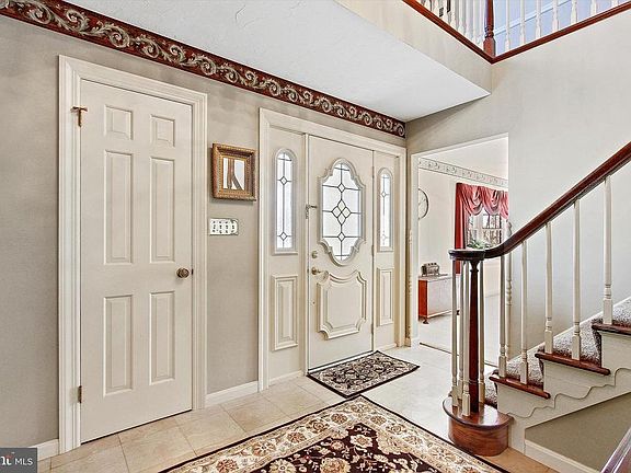 4th image of 51 Chestnut Hill Cir