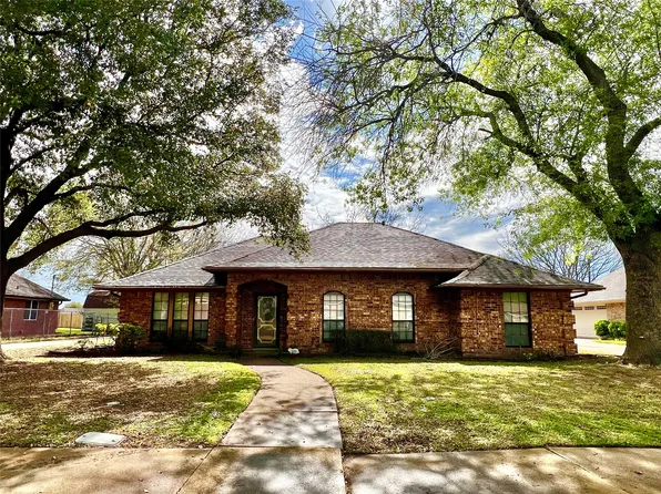 703 Mulberry St, Forney, TX 75126