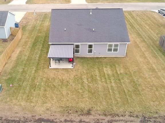 3rd image of 303 E Quail Dr