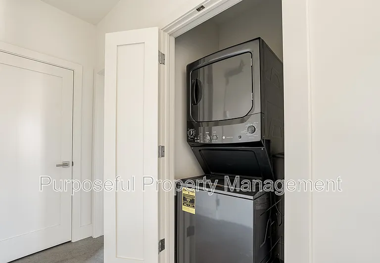 934 Hangar Dr #1 — Photo 21