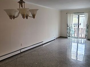 2515 44th St #2, Astoria, NY 11103