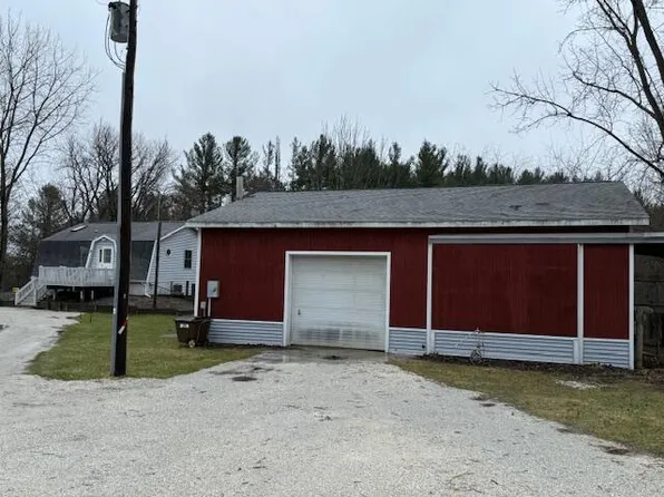 308 E 112th St, Grant, MI 49327
