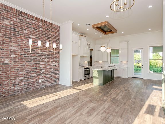 3rd image of 711 Whispering Meadows Dr