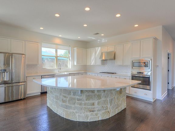 2nd image of 464 Sand Hills Ln