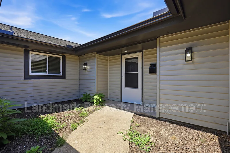 3 bed, 2.0 bath, 1580 sqft, $1,750 — Photo 4