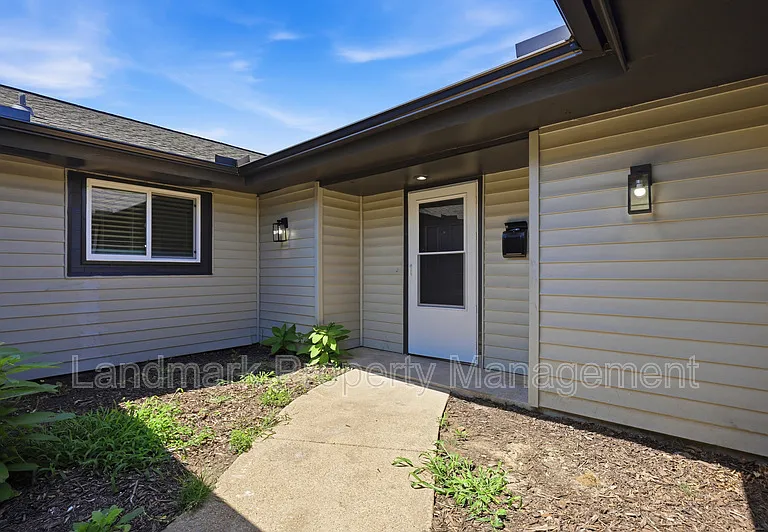 4351 Altamesa Blvd — Photo 4