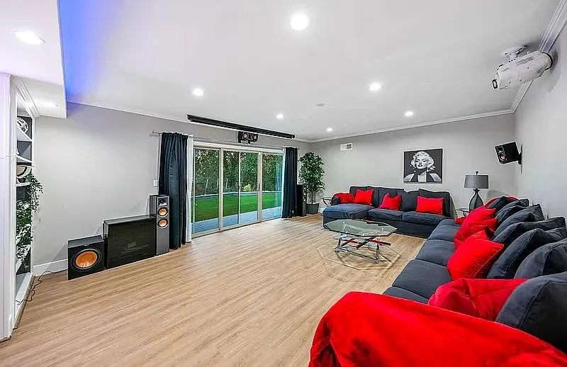 15620 Royal Ridge Rd — Photo 3